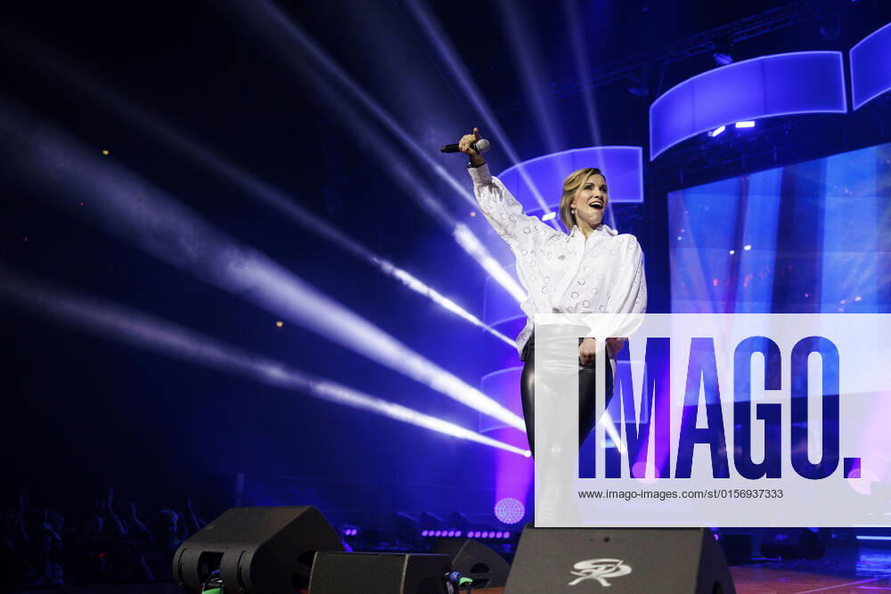 Sängerin Anna-Maria Zimmermann bei das große Schlagerfest XXL in der Lanxess-Arena. Köln, 23.04.2022 NRW Deutschland