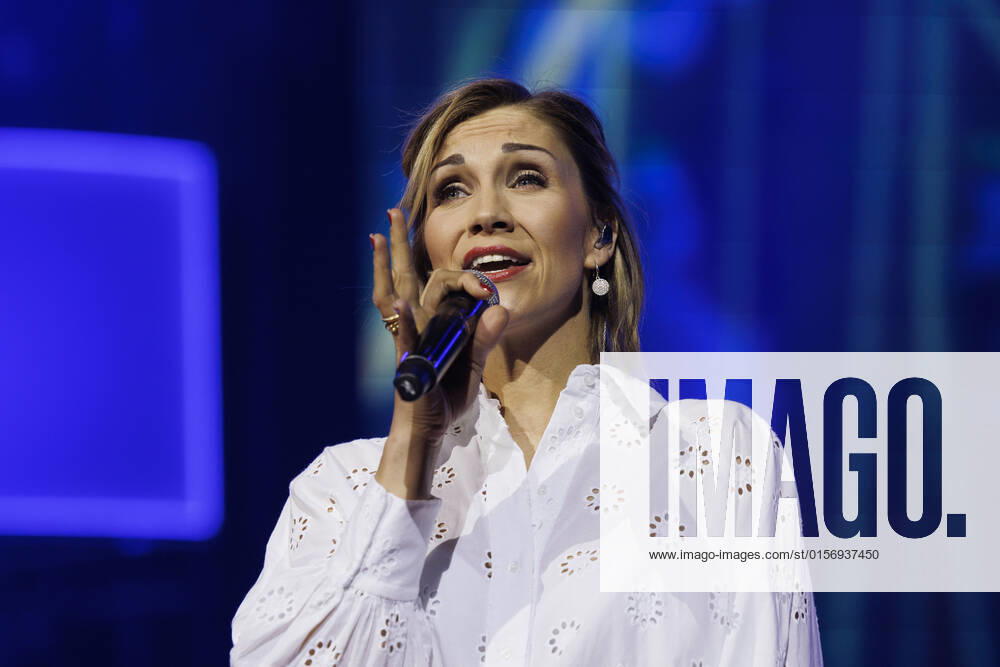 Sängerin Anna-Maria Zimmermann bei das große Schlagerfest XXL in der Lanxess-Arena. Köln, 23.04.2022 NRW Deutschland