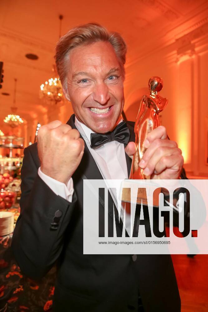 Wiener Hofburg, ROMY - Film- u. TV-Preis, Gala-Verleihung des Fernseh-Preises von ORF u. KURIER im Bild: Hans Knauss, -mit d Award, ROMY - Film- u. TV-Preis