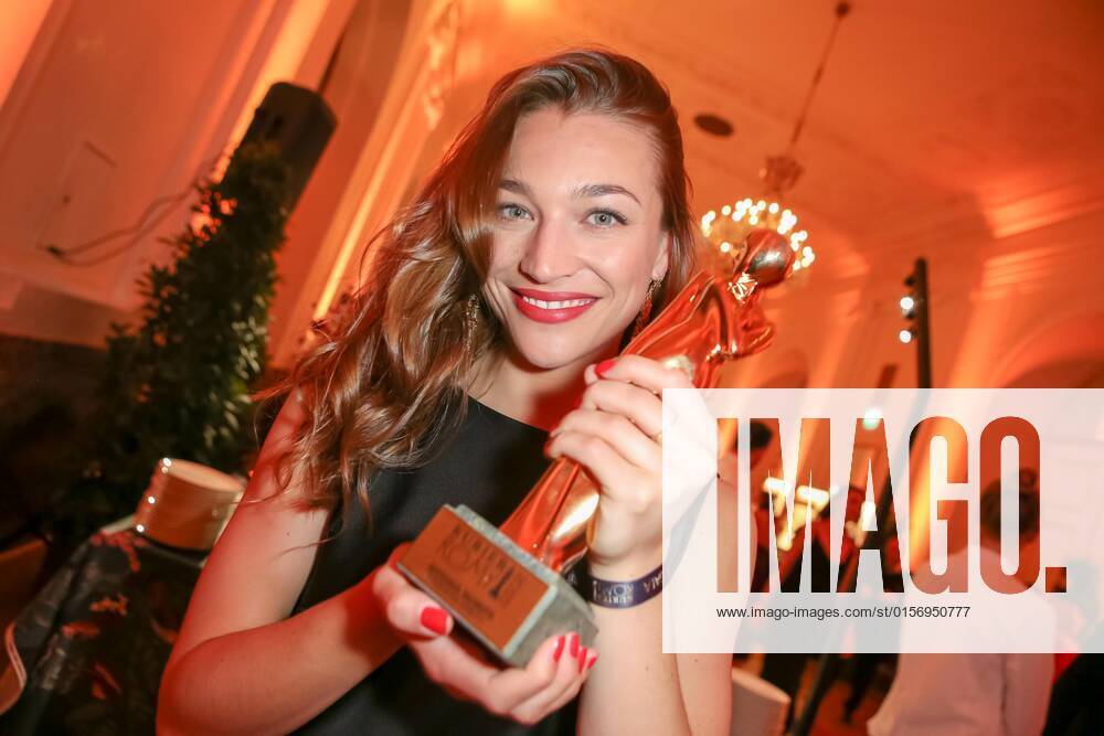 Wiener Hofburg, ROMY - Film- u. TV-Preis, Gala-Verleihung des Fernseh-Preises von ORF u. KURIER im Bild: Antonia Moretti, -mit d Award, ROMY - Film- u. TV-Preis