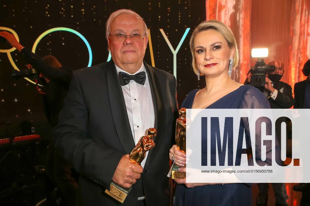 Wiener Hofburg, ROMY - Film- u. TV-Preis, Gala-Verleihung des Fernseh-Preises von ORF u. KURIER im Bild: Christian Wehrschütz, Lou Lorenz-Dittlbacher, -mit d Award, ROMY - Film- u. TV-Preis