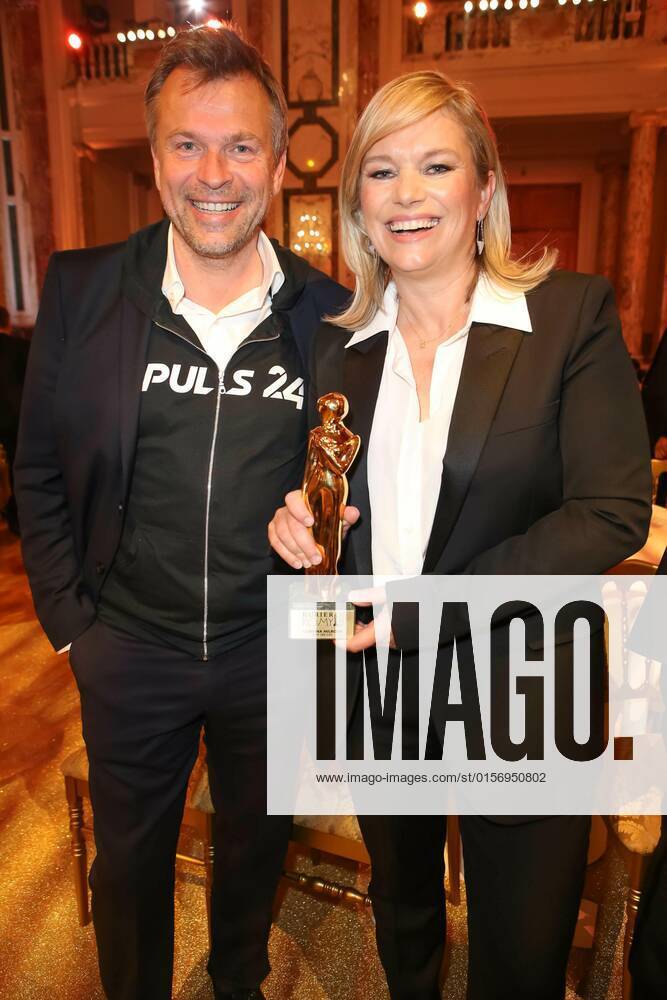 Wiener Hofburg, ROMY - Film- u. TV-Preis, Gala-Verleihung des Fernseh-Preises von ORF u. KURIER im Bild: Markus Breitenecker, Corinna Milborn, -mit d Award, ROMY - Film- u. TV-Preis