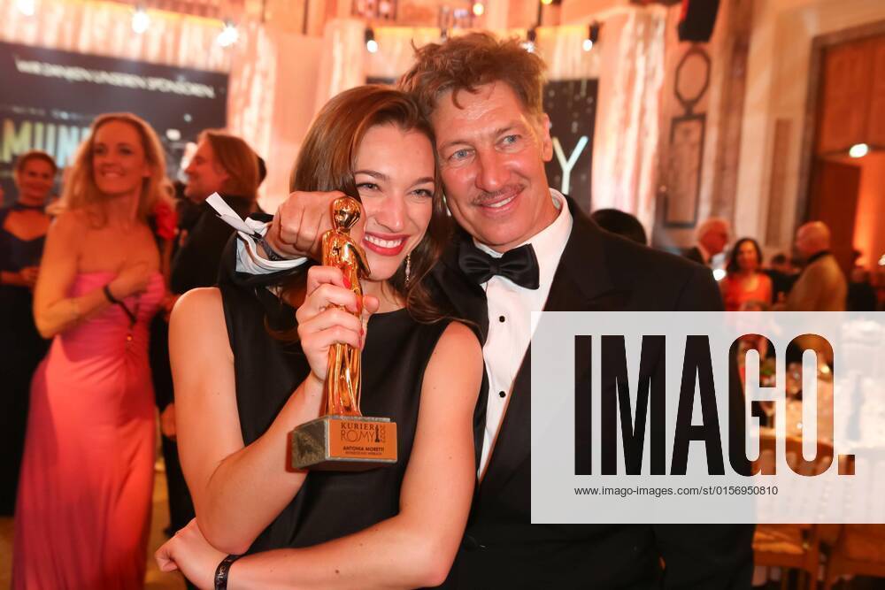 Wiener Hofburg, ROMY - Film- u. TV-Preis, Gala-Verleihung des Fernseh-Preises von ORF u. KURIER im Bild: Antonia Moretti, Tobias Moretti, -mit d Award, ROMY - Film- u. TV-Preis