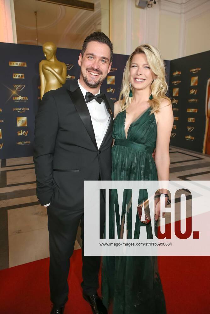 Wiener Hofburg, ROMY - Film- u. TV-Preis, Gala-Verleihung des Fernseh-Preises von ORF u. KURIER im Bild: Andreas Moravec, -mit Gattin, ROMY - Film- u. TV-Preis