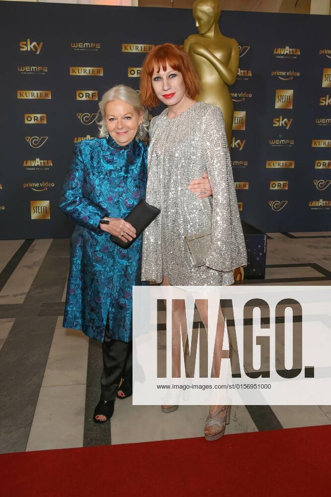 Wiener Hofburg, ROMY - Film- u. TV-Preis, Gala-Verleihung des Fernseh-Preises von ORF u. KURIER im Bild: Brigitte Kren, Birgit Minichmayr, ROMY - Film- u. TV-Preis