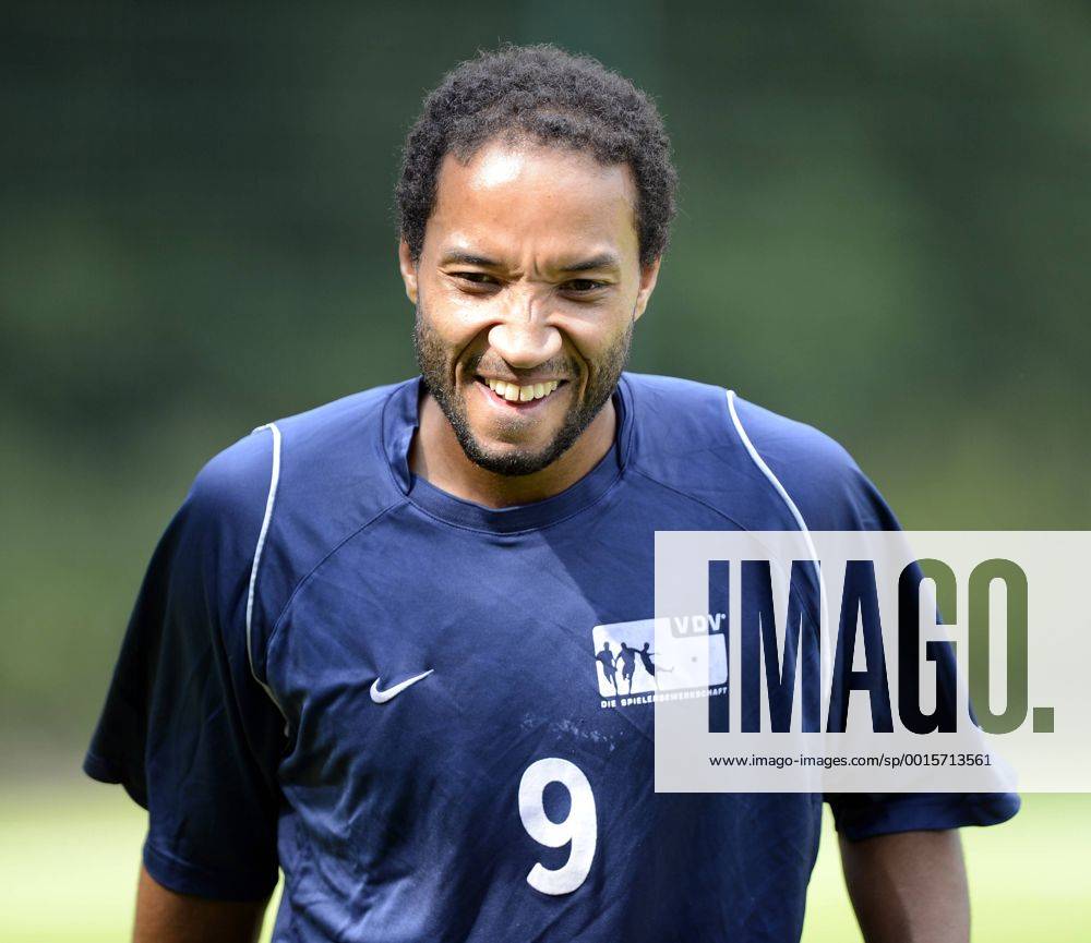 VDV-Trainingscamp --- Fussball --- 1.Bundesliga --- 09.07.2012 Bakary Diakite (VDV), Freude, Einzelbild, halbe Figur