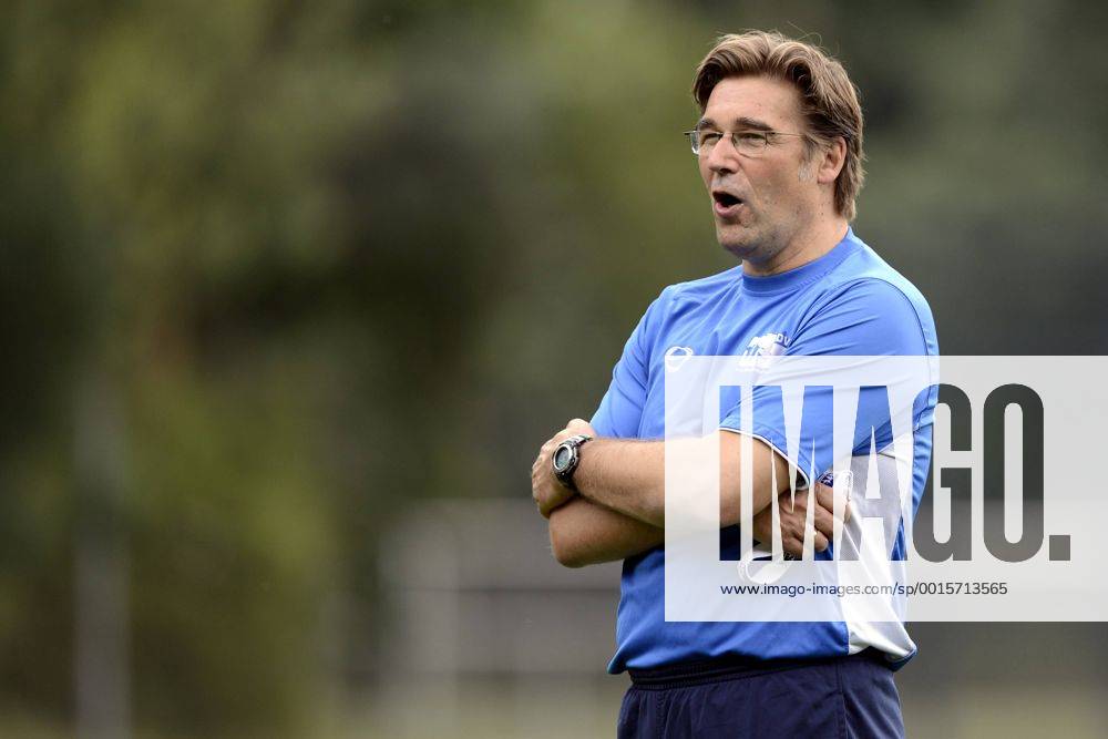 VDV-Trainingscamp --- Fussball --- 1.Bundesliga --- 09.07.2012 Ralf Zumdick (Trainer VDV), Einzelbild, halbe Figur
