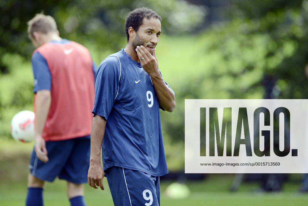 VDV-Trainingscamp --- Fussball --- 1.Bundesliga --- 09.07.2012 Bakary Diakite (VDV), Mimik, Gestik, Einzelbild, halbe Figur