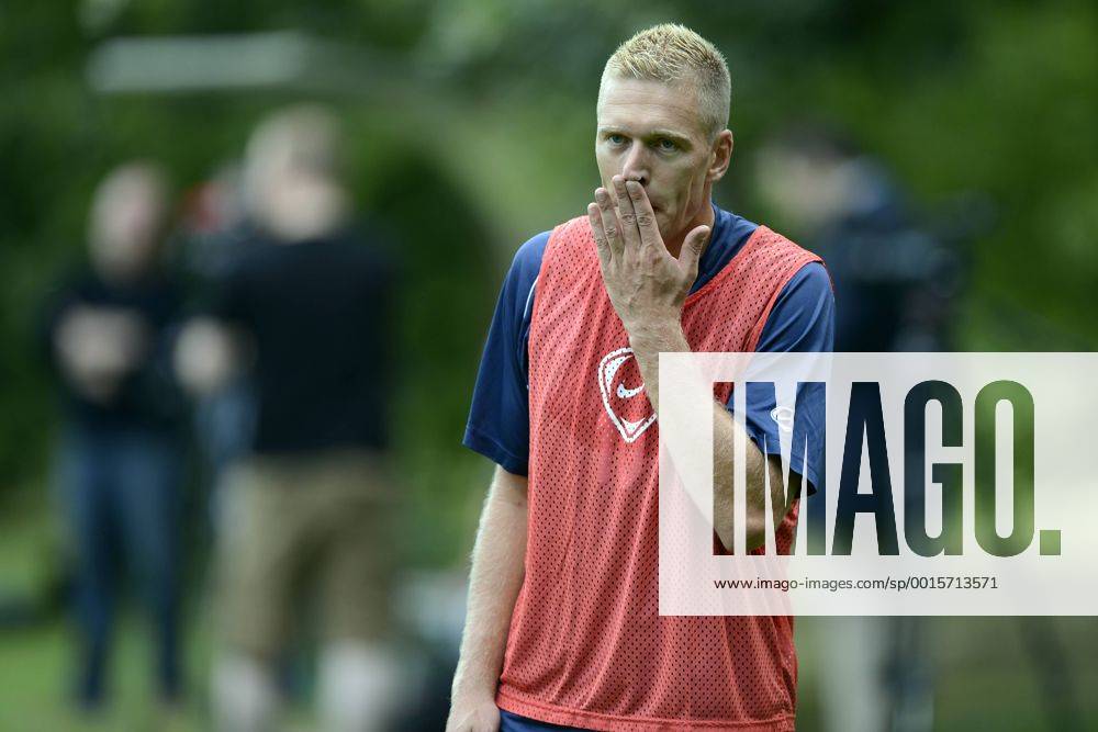 VDV-Trainingscamp --- Fussball --- 1.Bundesliga --- 09.07.2012 Christian Rahn (VDV), Gestik, Einzelbild, halbe Figur