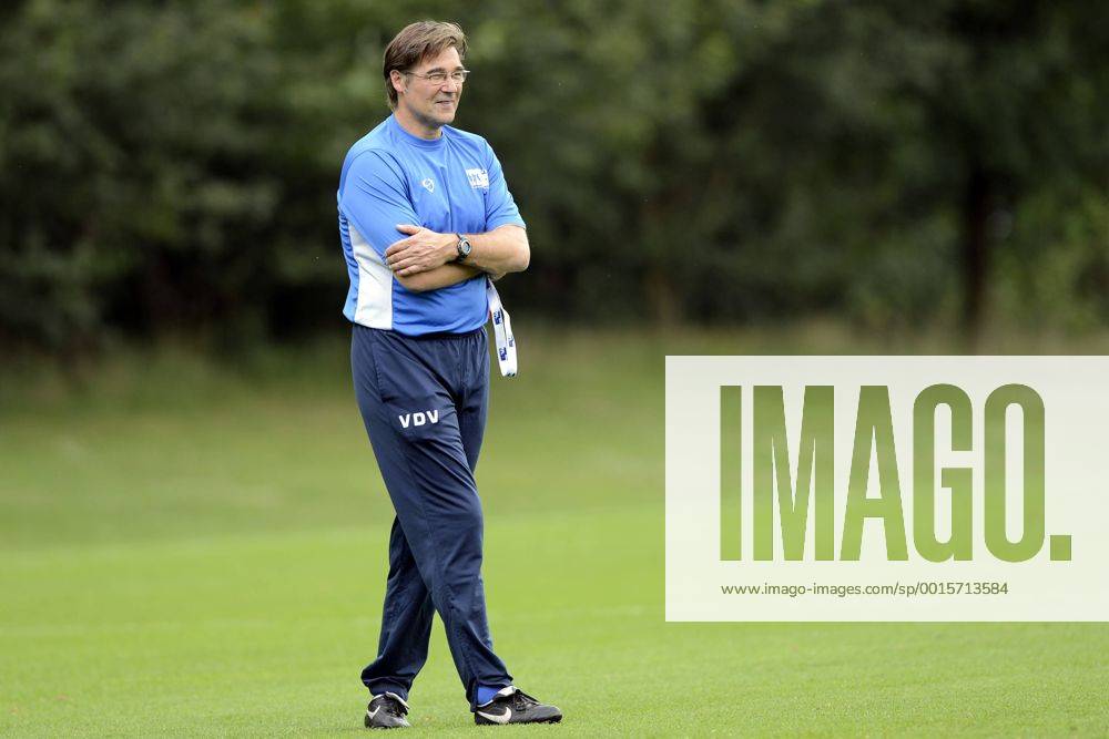 VDV-Trainingscamp --- Fussball --- 1.Bundesliga --- 09.07.2012 Ralf Zumdick (Trainer VDV), Freude, Freisteller, Einzelbild
