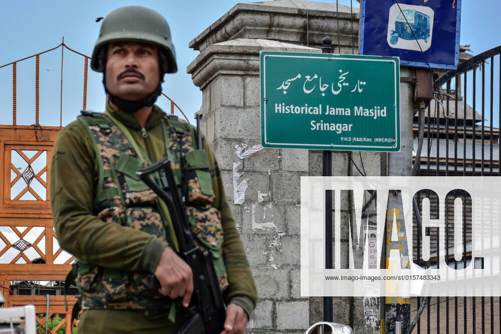 A paramilitary trooper stands guard outside the closed historic Grand Mosque (Jamia Masjid) during the last Friday of Ramadan in Srinagar. Authorities in Kashmir valley prohibited night-long prayers and last Friday of Ramadan congregational prayers at the Grand Mosque (Jamia Masjid) in Srinagar. The decision to not hold the congregational prayers was conveyed to the managing body of the grand mosque on Wednesday night. Srinagar India - ZUMAs197 20220429_zaa_s197_081