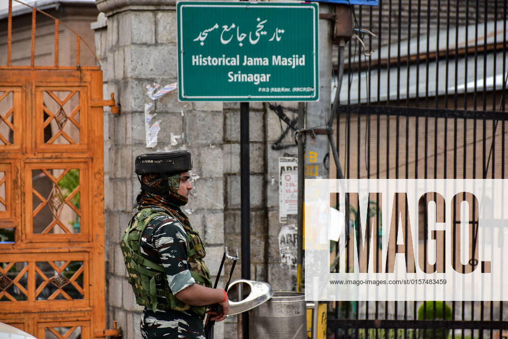 A paramilitary trooper stands guard outside the closed historic Grand Mosque (Jamia Masjid) during the last Friday of Ramadan in Srinagar. Authorities in Kashmir valley prohibited night-long prayers and last Friday of Ramadan congregational prayers at the Grand Mosque (Jamia Masjid) in Srinagar. The decision to not hold the congregational prayers was conveyed to the managing body of the grand mosque on Wednesday night. Srinagar India - ZUMAs197 20220429_zaa_s197_083
