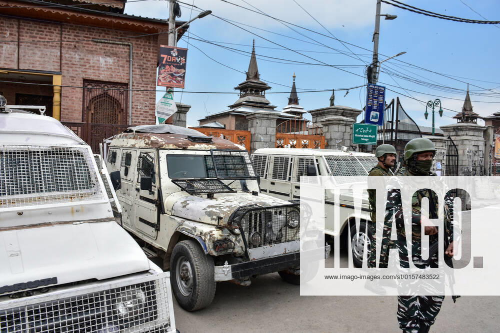 Paramilitary troopers stand guard outside the closed historic Grand Mosque (Jamia Masjid) during the last Friday of Ramadan in Srinagar. Authorities in Kashmir valley prohibited night-long prayers and last Friday of Ramadan congregational prayers at the Grand Mosque (Jamia Masjid) in Srinagar. The decision to not hold the congregational prayers was conveyed to the managing body of the grand mosque on Wednesday night. Srinagar India - ZUMAs197 20220429_zaa_s197_084