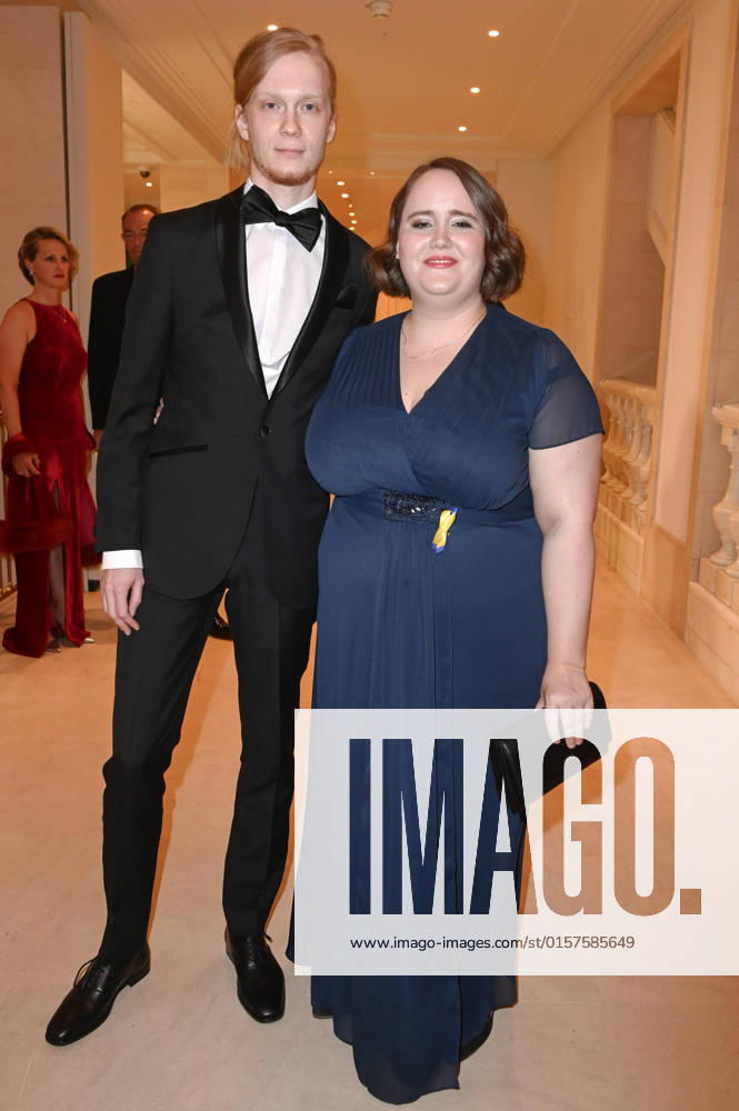 Ricarda Lang mit Partner Florian Wilsch beim 69. Bundespresseball 2022 im Hotel Adlon Kempinski. Berlin