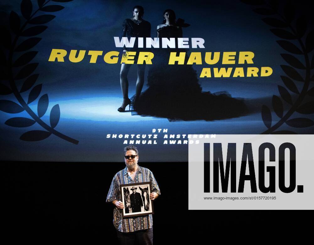 2022-05-01 20:45:44 AMSTERDAM - Director Martin Koolhoven receives the Rutger Hauer Award he won during the Shortcutz festival in the Eye Filmmuseum. The Rutger Hauer Award is presented annually to a person or an institution that has made an important contribution to the development and promotion of young film talent in the Netherlands. ANP RAMON VAN FLYMEN netherlands out - belgium out