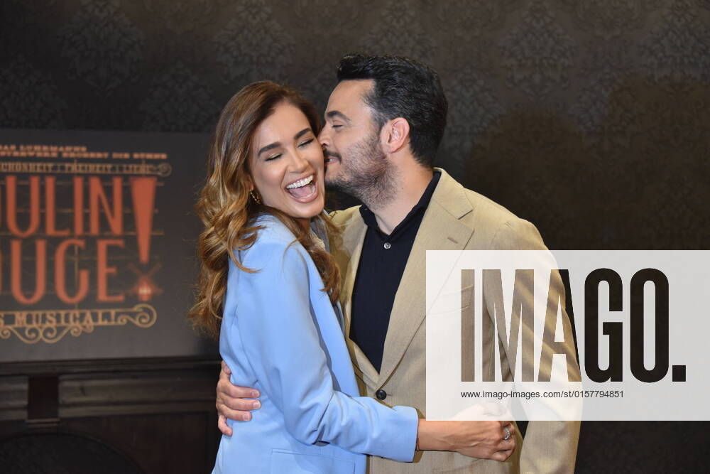 Jana Ina und Giovanni Zarrella posieren für Moulin Rouge - Das Musical das am 06.11.2022 in Köln Premiere feiert.