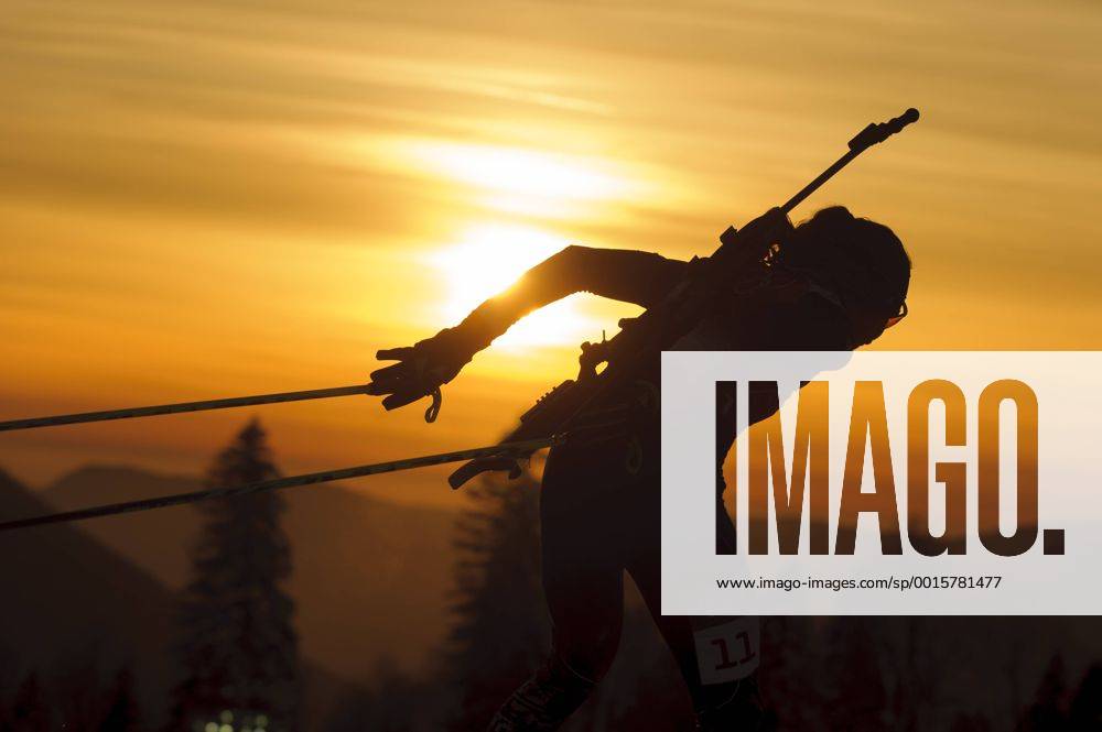 Biathlon allgemein Aktion im Gegenlicht 2x6 km Frauen + 2x7.5 km Herren Mixed Staffel Laura Cross Country and Biathlon Center XXII. Olympische Winterspiele Sochi, Russland am 19.02.2014