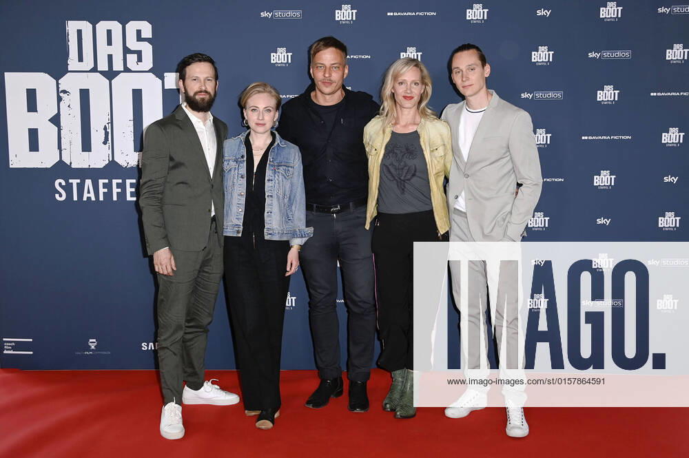 Bilder des Jahres 2022, Entertainment 05 Mai Entertainment Themen der Woche KW18 Franz Dinda, Elisa Schlott, Tom Wlaschiha, Anna Schudt und Rick Okon beim Photocall zur 3. Staffel der Sky Serie Das Boot im Hilton Berlin Hotel. Berlin
