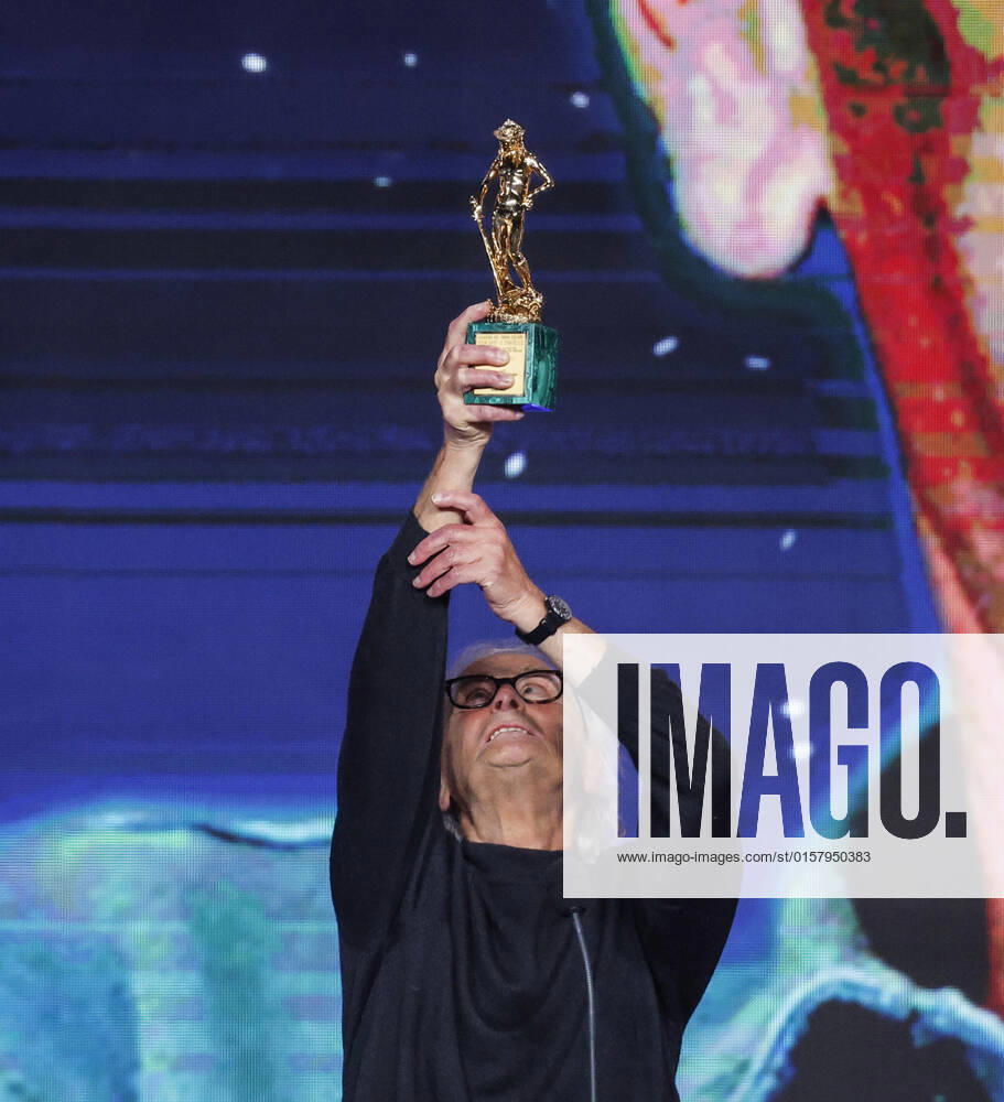 Verleihung des David di Donatello-Preises 2022 in Rom - Die Preisträger May 3, 2022, ROME, Italia: Italian actor Antonio Capuano at Cinecitta studios receives award Special David during the 67th edition of the David di Donatello Awards, in Rome, Italy, 3 May 2022. ANSA GIUSEPPE LAMI ROME Italia - ZUMAa110 20220503_zaf_a110_017