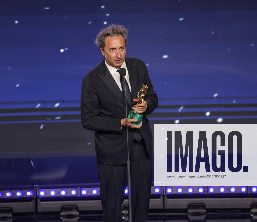 Verleihung des David di Donatello-Preises 2022 in Rom - Die Preisträger May 3, 2022, ROME, Italia: Italian filmmaker Paolo Sorrentino at Cinecitta studios receives award for Best Director for E stata la mano di Dio during the 67th edition of the David di Donatello Awards, in Rome, Italy, 3 May 2022. ANSA GIUSEPPE LAMI ROME Italia - ZUMAa110 20220503_zaf_a110_020