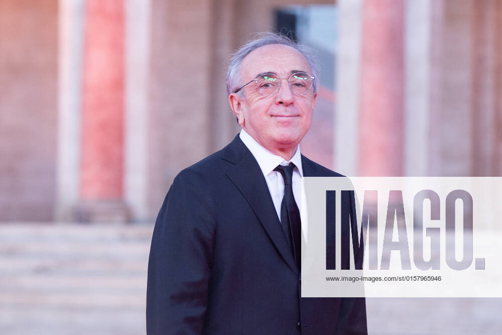 Verleihung des David di Donatello-Preises 2022 in Rom Italy: Red Carpet of David di Donatello 2022 Awards ceremony Silvio Orlando attends the red carpet of David di Donatello 2022 awards ceremony in Rome Rome Italy
