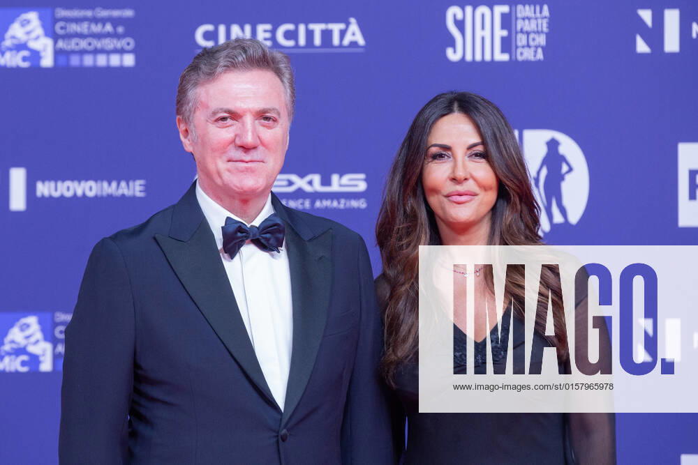 Verleihung des David di Donatello-Preises 2022 in Rom Italy: Red Carpet of David di Donatello 2022 Awards ceremony Sabrina Ferilli and Flavio Cattaneo attend the red carpet of David di Donatello 2022 awards ceremony in Rome Rome Italy