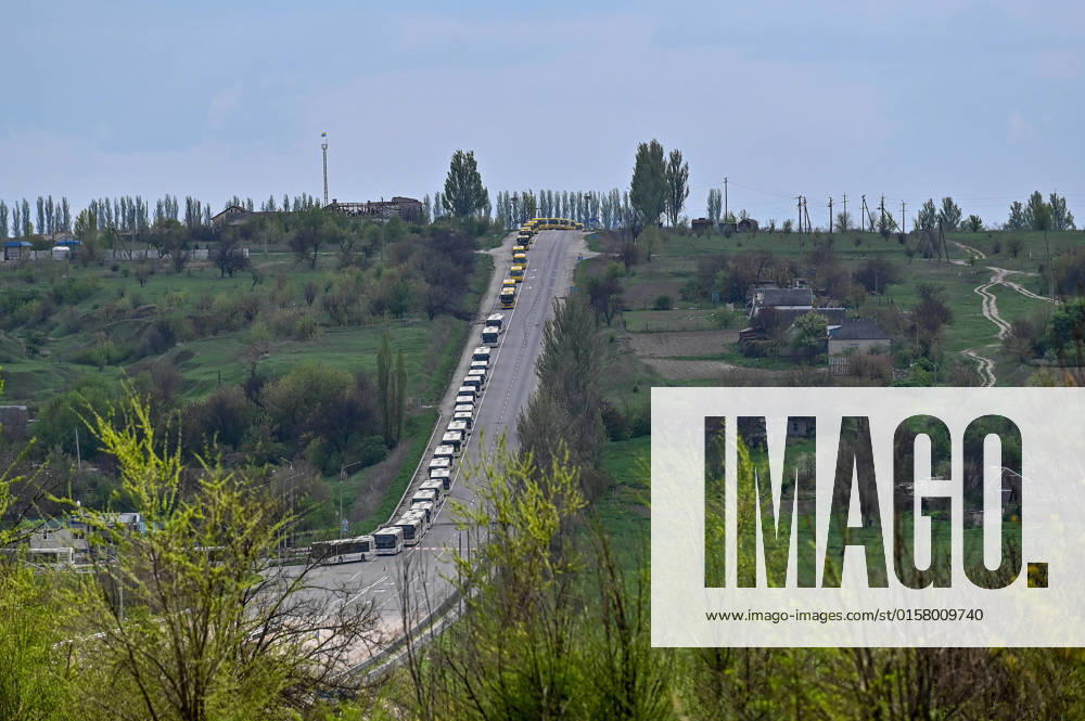 KW18 ZAPORIZHZHIA REGION, UKRAINE - MAY 3, 2022 - The evacuation convoy from Mariupol reaches the border of the Ukrainian government-controlled territory of Zaporizhzhia Region in Kamianske village, Zaporizhzhia Region, southeastern Ukraine. This photo cannot be distributed in the Russian Federation. Evacuation convoy from Mariupol reaches Zaporizhzhia