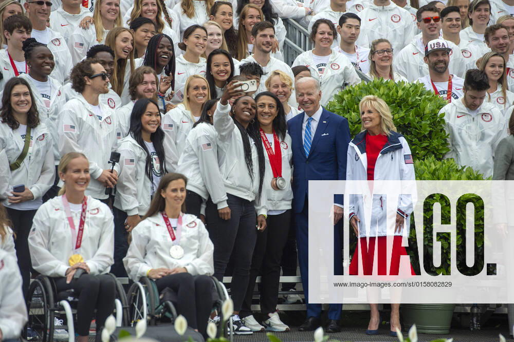KW18 President Joe Biden and First Lady Jill Biden take a picture with members of Team USA during a ceremony at the White House to celebrate their participation in the Tokyo 2020 Summer Olympic and Paralympic Games in Washington, DC on Wednesday, May 4, 2022. WAP2022050451 BONNIExCASH
