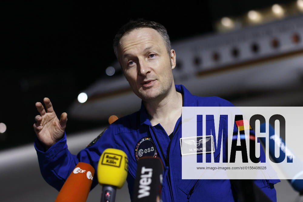 Der deutsche Astronaut Matthias Maurer kehrt nach seinem Einsatz auf der Internationalen Raumstation (ISS) zurück nach Deutschland. Der Astronaut der europäischen Raumfahrtagentur ESA war der zwölfte Deutsche im Kosmos. Am frühen Samstagmorgen landete seine Maschine im militärischen Teil des Flughafen Köln-Bonn. Köln, 07.05.2022 NRW Deutschland