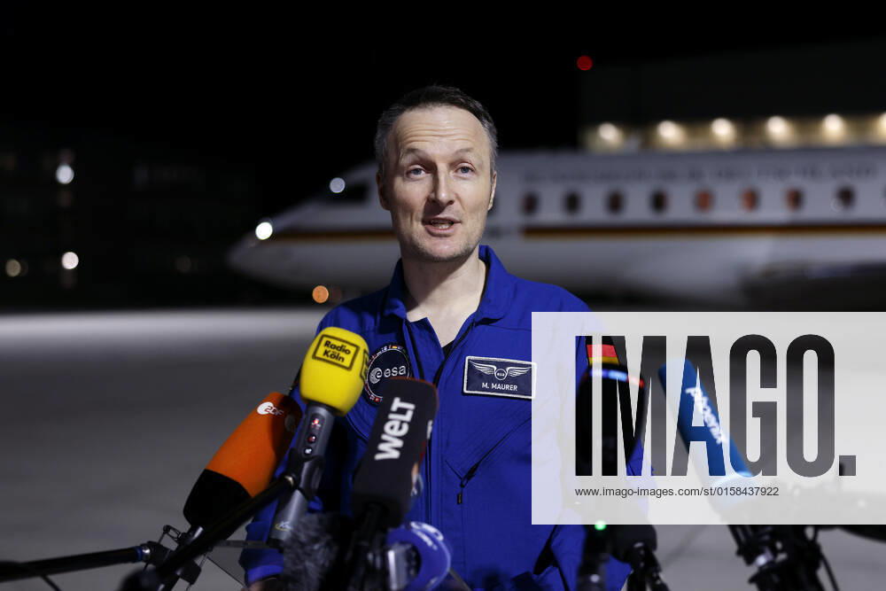 Der deutsche Astronaut Matthias Maurer kehrt nach seinem Einsatz auf der Internationalen Raumstation (ISS) zurück nach Deutschland. Der Astronaut der europäischen Raumfahrtagentur ESA war der zwölfte Deutsche im Kosmos. Am frühen Samstagmorgen landete seine Maschine im militärischen Teil des Flughafen Köln-Bonn. Köln, 07.05.2022 NRW Deutschland