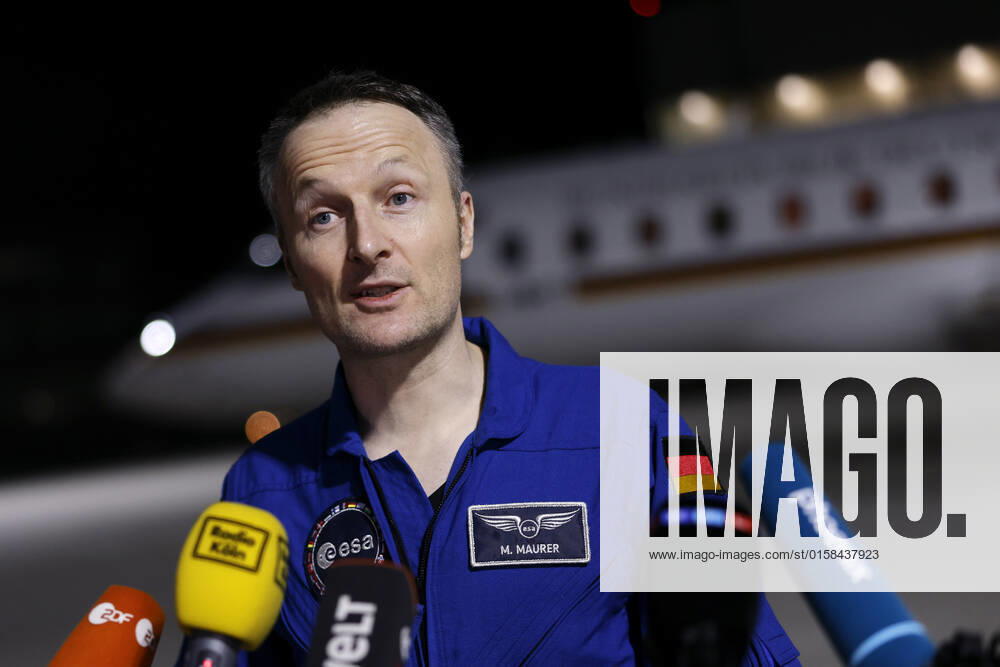 Der deutsche Astronaut Matthias Maurer kehrt nach seinem Einsatz auf der Internationalen Raumstation (ISS) zurück nach Deutschland. Der Astronaut der europäischen Raumfahrtagentur ESA war der zwölfte Deutsche im Kosmos. Am frühen Samstagmorgen landete seine Maschine im militärischen Teil des Flughafen Köln-Bonn. Köln, 07.05.2022 NRW Deutschland