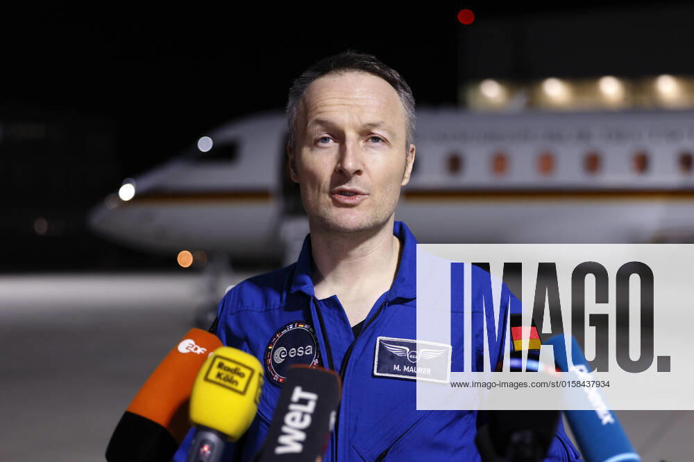 Der deutsche Astronaut Matthias Maurer kehrt nach seinem Einsatz auf der Internationalen Raumstation (ISS) zurück nach Deutschland. Der Astronaut der europäischen Raumfahrtagentur ESA war der zwölfte Deutsche im Kosmos. Am frühen Samstagmorgen landete seine Maschine im militärischen Teil des Flughafen Köln-Bonn. Köln, 07.05.2022 NRW Deutschland