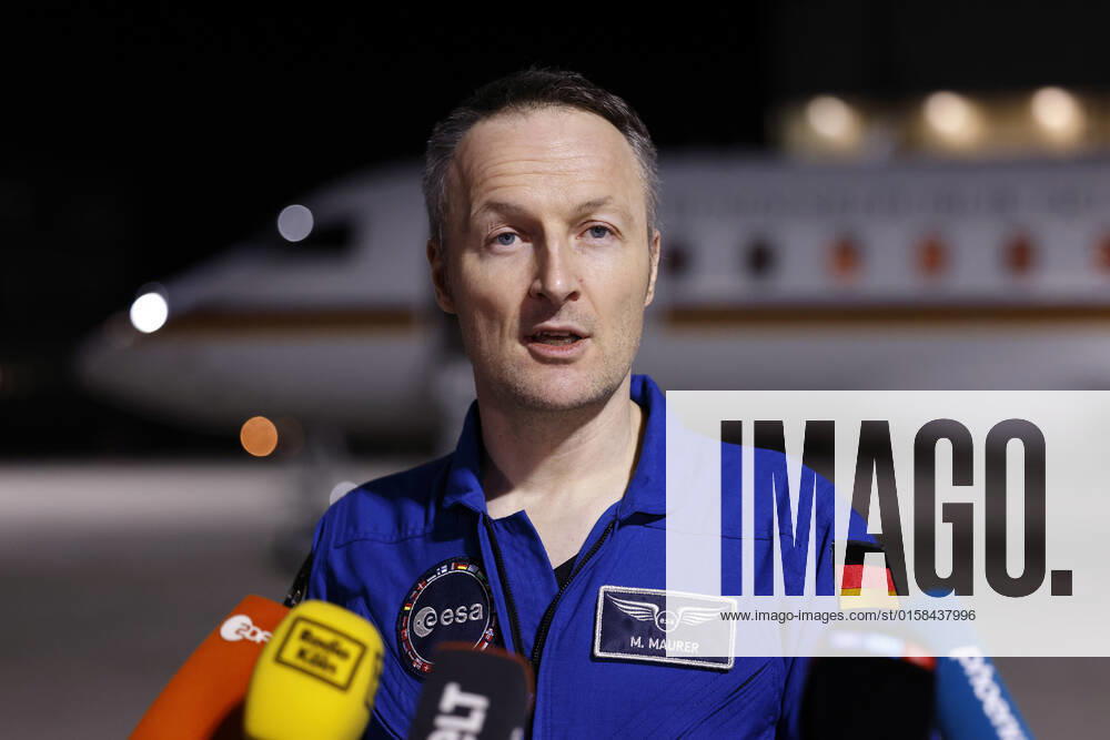 Der deutsche Astronaut Matthias Maurer kehrt nach seinem Einsatz auf der Internationalen Raumstation (ISS) zurück nach Deutschland. Der Astronaut der europäischen Raumfahrtagentur ESA war der zwölfte Deutsche im Kosmos. Am frühen Samstagmorgen landete seine Maschine im militärischen Teil des Flughafen Köln-Bonn. Köln, 07.05.2022 NRW Deutschland