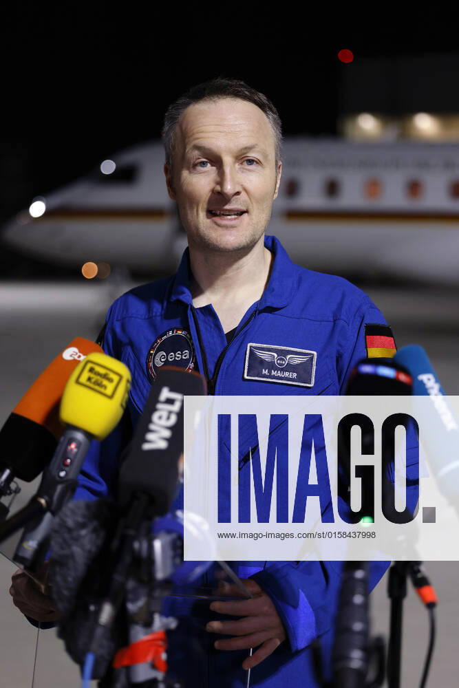 Der deutsche Astronaut Matthias Maurer kehrt nach seinem Einsatz auf der Internationalen Raumstation (ISS) zurück nach Deutschland. Der Astronaut der europäischen Raumfahrtagentur ESA war der zwölfte Deutsche im Kosmos. Am frühen Samstagmorgen landete seine Maschine im militärischen Teil des Flughafen Köln-Bonn. Köln, 07.05.2022 NRW Deutschland