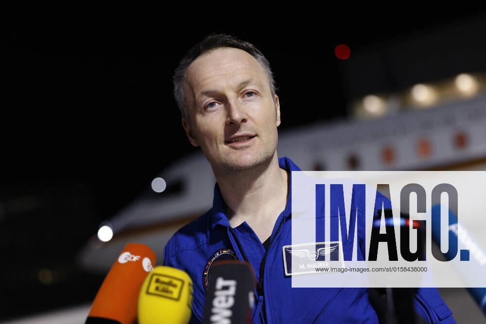 Der deutsche Astronaut Matthias Maurer kehrt nach seinem Einsatz auf der Internationalen Raumstation (ISS) zurück nach Deutschland. Der Astronaut der europäischen Raumfahrtagentur ESA war der zwölfte Deutsche im Kosmos. Am frühen Samstagmorgen landete seine Maschine im militärischen Teil des Flughafen Köln-Bonn. Köln, 07.05.2022 NRW Deutschland