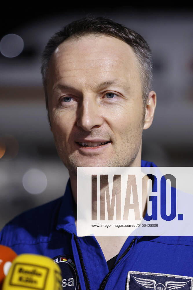 Der deutsche Astronaut Matthias Maurer kehrt nach seinem Einsatz auf der Internationalen Raumstation (ISS) zurück nach Deutschland. Der Astronaut der europäischen Raumfahrtagentur ESA war der zwölfte Deutsche im Kosmos. Am frühen Samstagmorgen landete seine Maschine im militärischen Teil des Flughafen Köln-Bonn. Köln, 07.05.2022 NRW Deutschland