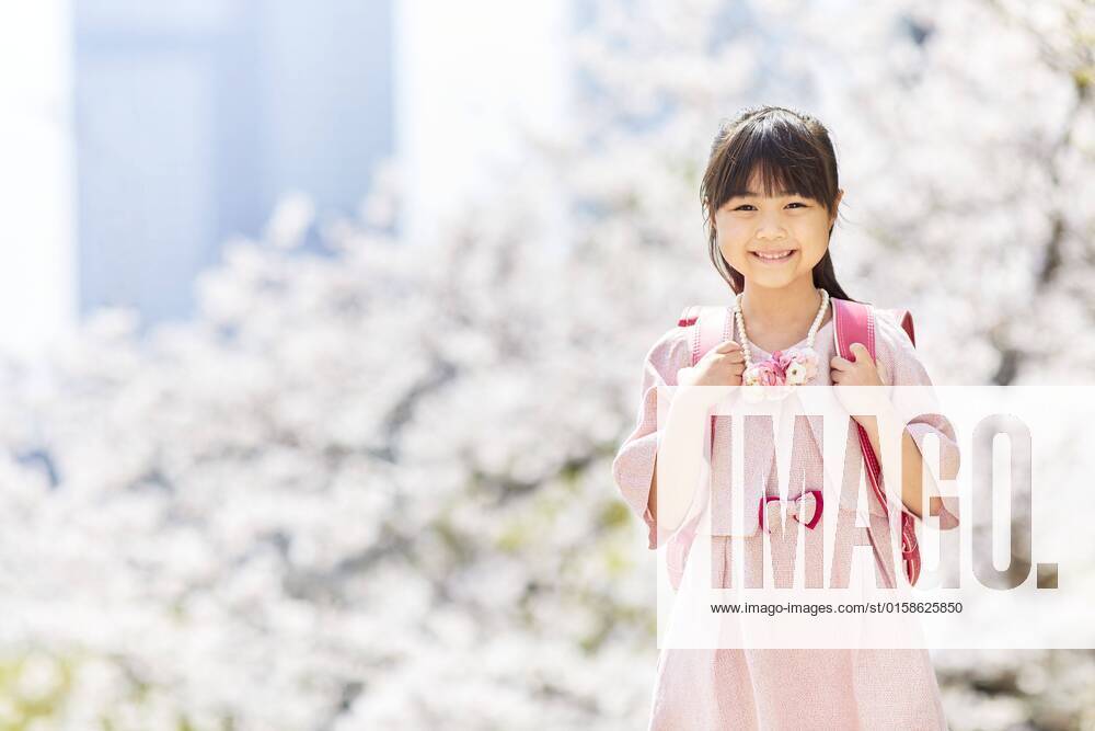 IMAGO Creative: Gesellschaft, Schule, Schulanfang Japanese Elementary School Girl With A Smile AFLO174601556 , 174601556.jpg, ,model released, Symbolfoto