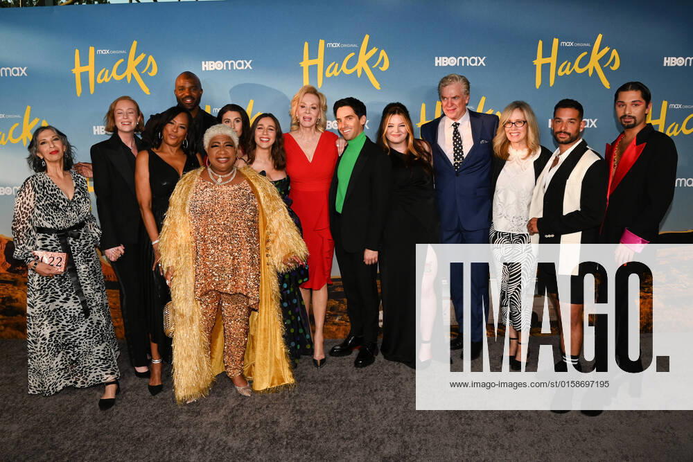 Bilder des Jahres 2022, Entertainment 05 Mai 09 May 2022 - San Diego, California - (L-R) Rose Abdoo, Hannah Einbinder, Angela E. Gibbs, Carl Clemons-Hopkins, Luenell, Jen Statsky, Lucia Aniello, Jean Smart, Paul W. Downs, Meg Stalter, Christopher McDonald, Universal Television President Erin Underhill, Johnny Sibilly and Mark Indelicato. Los Angeles Season 2 Premiere of HBO Max s Hacks . Photo Credit: Billy Bennight AdMedia 279976 2022-05-09 California Hollywood