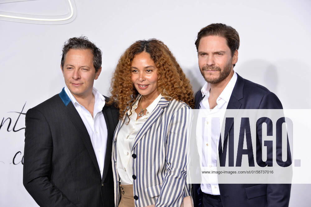 Tristan Puetter , Joy Denalane und Daniel Bruehl Montblanc Haus Opening Event Haus Montblanc Hamburg 10.05.2022