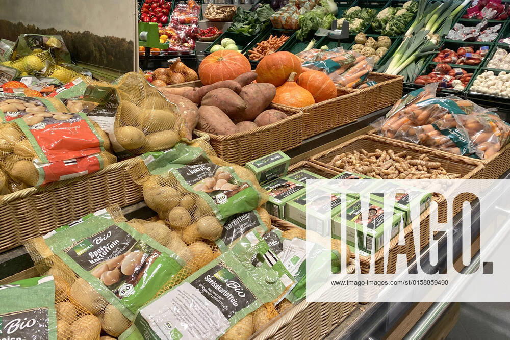 VERBRAUCHERPREISE: Inflation in Deutschland hoeher als erwartet.Einkauf in einem Supermarkt,Gemuesetheke. Einkauf,Inflation,Verbraucherpreise,Teuerung,