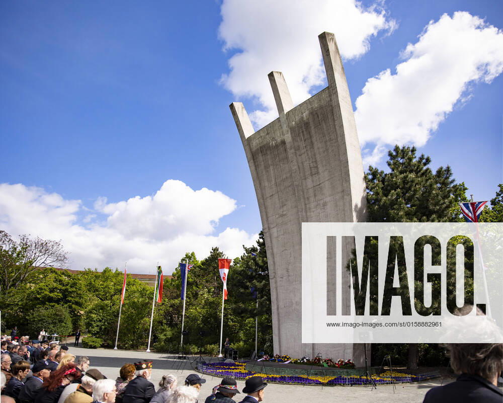 Badiucao Austellung in Prag Gedenken zum Ende der Luftbruecke in Berlin am 12. Mai 2022. Gedenken zum Ende der Luftbruecke