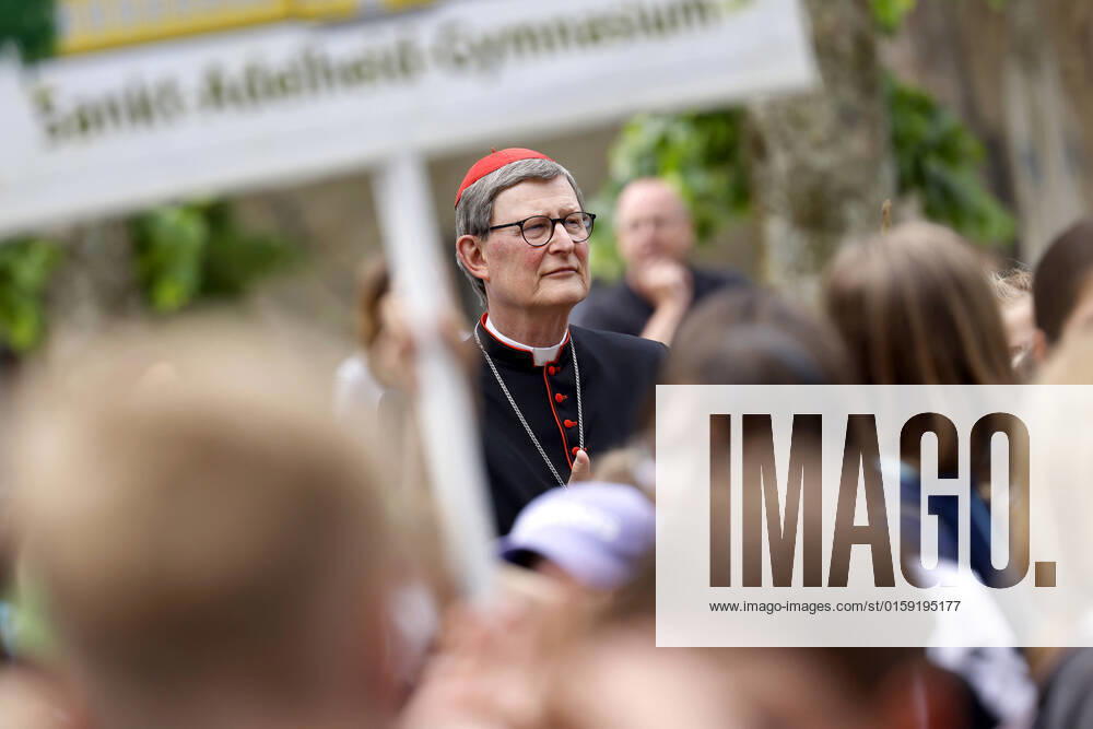 KW20 Kardinal Rainer Maria Woelki besucht den Altenberger Dom, um die Wallfahrt der Erzbischöflichen Schulen nach Altenberg zu eröffnen. Nach einer Auszeit ist der Kardinal zurück im Erzbistum Köln. Hier zeigte er sich zuletzt kompromissbereit und ließ gemeinsamen Religionsunterricht von katholischen und evangelischen Schülerinnen und Schülern zu. Odenthal, 17.05.2022 NRW Deutschland