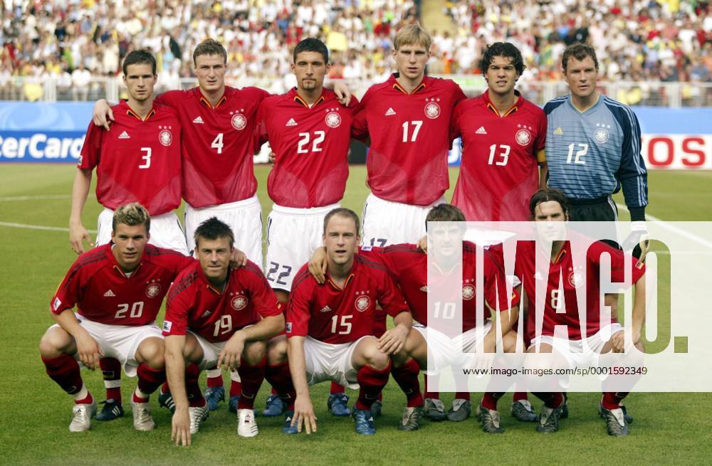 Mannschaftsfoto Deutschland, hi.v.li.: Arne Friedrich, Robert Huth, Kevin Kuranyi, Per Mertesacker, Michael Ballack, Torwart Jens Lehmann, vorn: Lukas Podolski, Bernd Schneider, Fabian Ernst, Sebastian Deisler, Torsten Frings Fußball Länderspiel Herren Confederations Cup 2005, Confederationscup, Konföderationencup, Konföderationen, Confedcup, Confed Totale Nürnberg