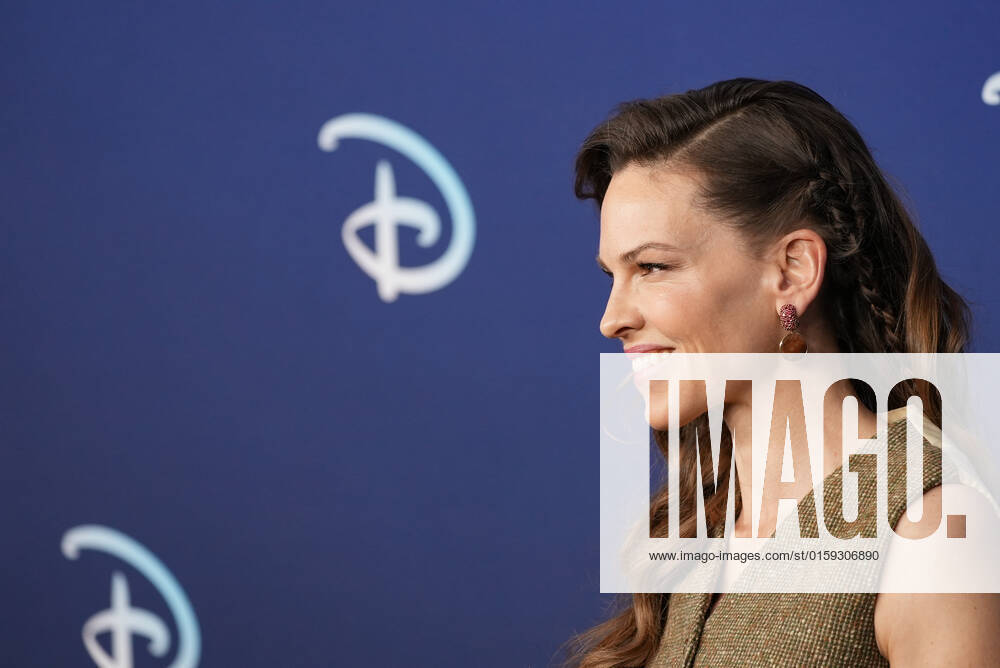 2022 ABC Disney Upfront NEW YORK, NEW YORK - MAY 17: Hillary Swank attends the 2022 ABC Disney Upfront at Basketball City - Pier 36 - South Street on May 17, 2022 in New York City. New York City United States