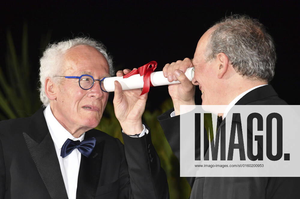 Jean-Pierre Dardenne und Luc Dardenne mit dem Spezialpreis des 75. Filmfestivals für Tori et Lokita beim Photocall mit den Preisträgern auf dem Festival de Cannes 2022 75. Internationale Filmfestspiele von Cannes am Palais des Festivals. Cannes