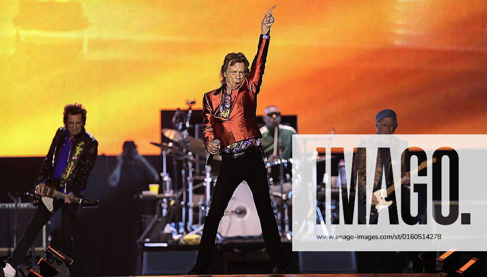 Bilder des Jahres 2022, Entertainment 06 Juni Entertainment Themen der Woche KW22 THE ROLLING STONES The Rolling Stones dan un concierto en Madrid, en el WANDA Metropolitano. En la imagen, Mick Jagger realiza su famosa pose durante el concierto. The Rolling Stones concert in Madrid, at WANDA Metropolitano stadium. In this picture, Mick Jagger performs his usual pose during the concert. MADRID ESPANA 124111749