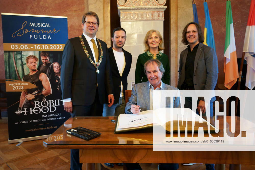 DR. HEIKO WINGENFELD, DENNIS MARTIN, DIANE UND CHRIS DE BURGH, PETER SCHOLZ EINTRAG INS GOLDENE BUCH DER STADT FULDA SCHLOSS FULDA