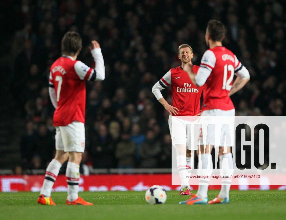 Arsenal s Per Mertesacker looks on dejected after going 1-0 down Arsenal vs Swansea City - Premier League - Emirates Stadium- London - England - 25 03 2014 - Pic David Klein Sportimage .