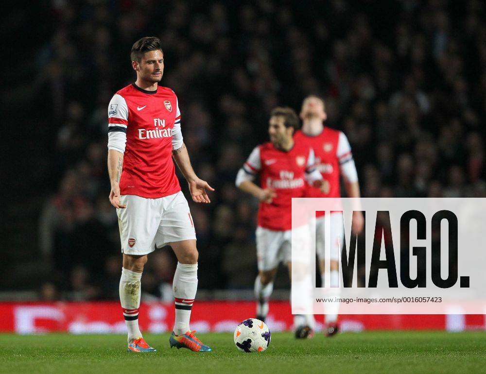 Arsenal s Olivier Giroud looks on dejected after going 1-0 down Arsenal vs Swansea City - Premier League - Emirates Stadium- London - England - 25 03 2014 - Pic David Klein Sportimage .