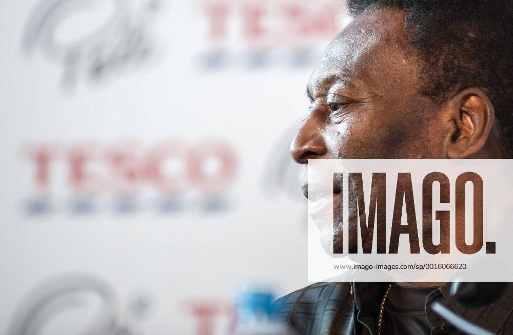 Pele in Warsaw Legendary Pele attends Tesco Supermarkets press conference on March 26, 2014 in Warsaw, Poland. EN_01122591_0016